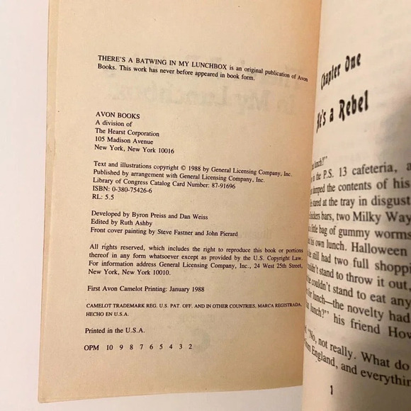 Vintage 1988  Theres a Batwing in My Lunchbox Ann Hodgman Avon Camelot Book - Picture 6 of 11